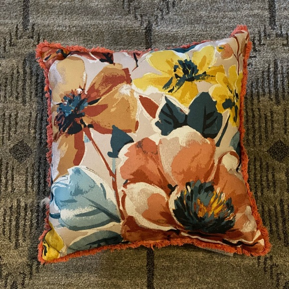 Floral Decorative Throw Pillow: New - Picture 1 of 10